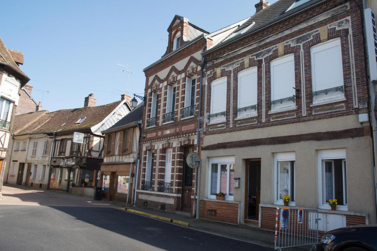Damville Centre Buitenkant foto